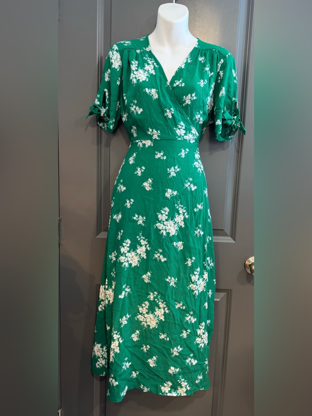 Seraphine Bessie Maternity Floral Wrap-Style Midi Dress - Picture 4 of 8